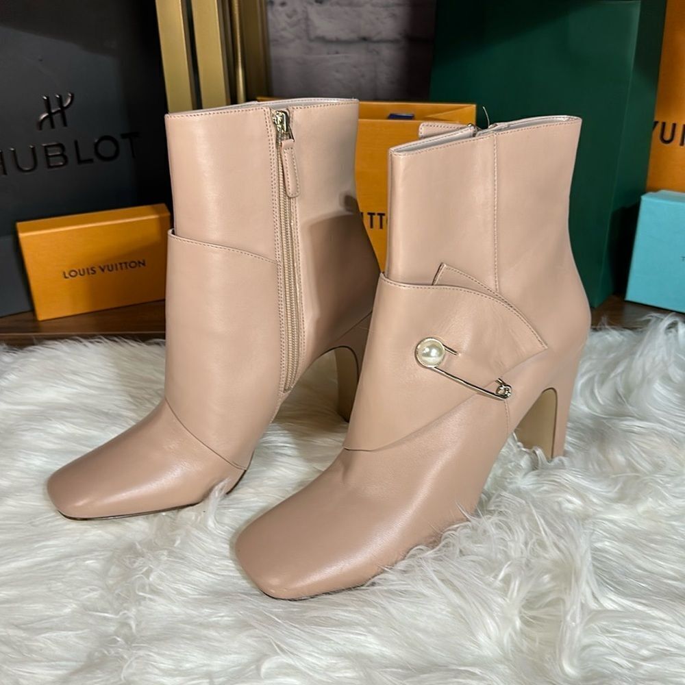 Brand new Nine West booties